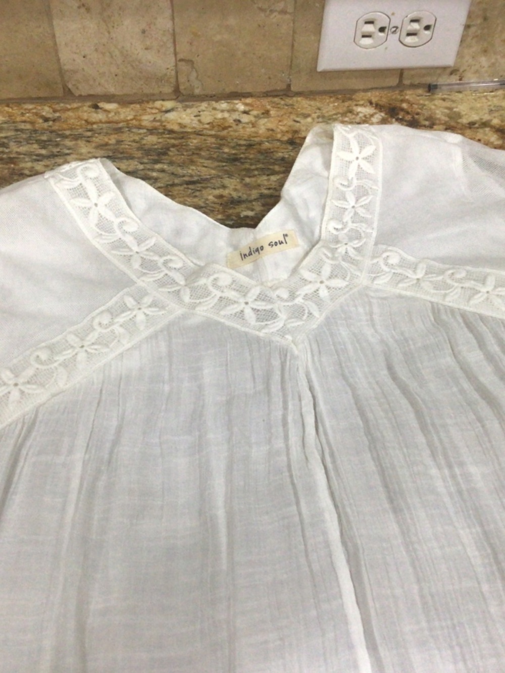 Indigo soul white full blouse with flowing sleeves. Beautiful blouse size 2X - Picture 7 of 8